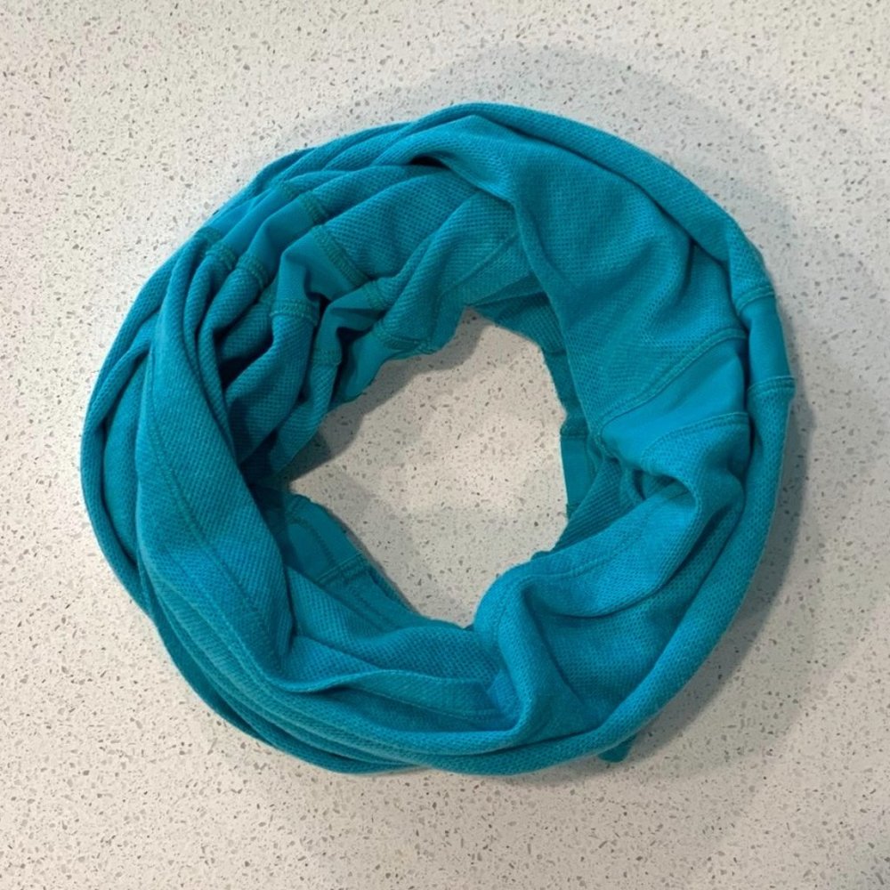 NWOT Sun Salutation Circle Scarf